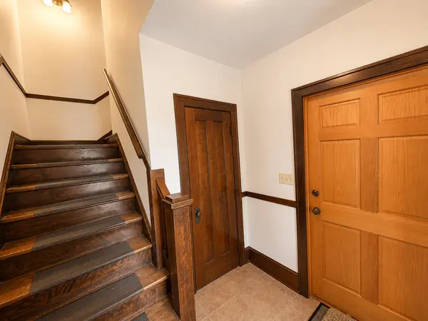 5433 W MELROSE ST, Chicago, IL 60641