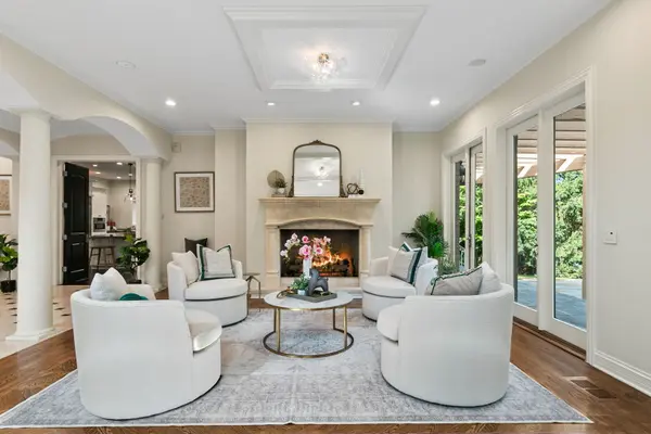 1015 Sheridan RD, Winnetka, IL 60093