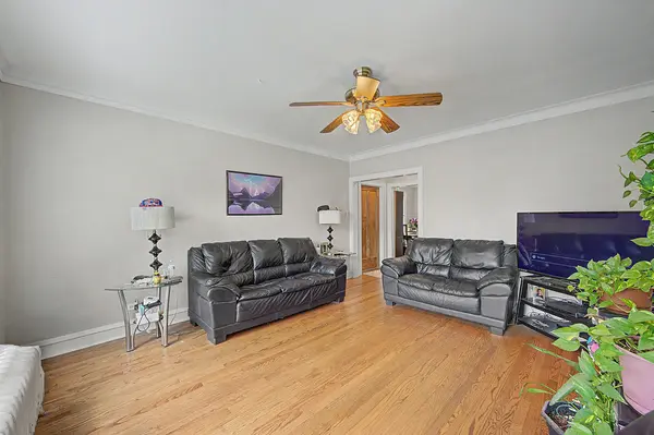 4450 N MANGO AVE, Chicago, IL 60630