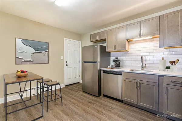7005 W Gunnison ST #1A, Harwood Heights, IL 60706