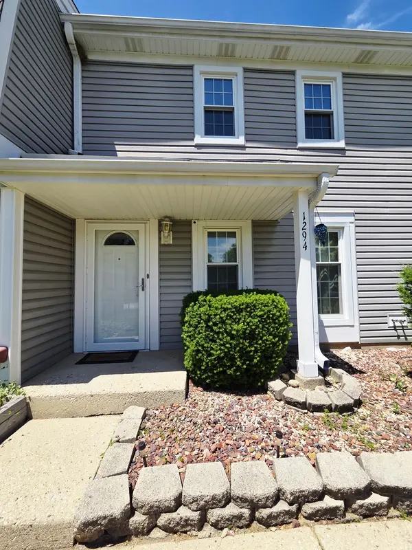1294 Downing ST, Roselle, IL 60172