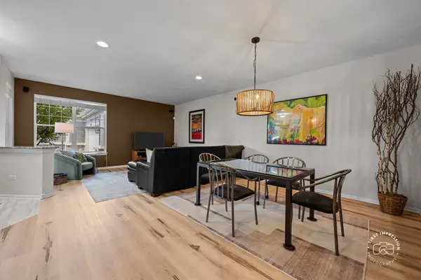 4037 Candlewood LN #4037, Naperville, IL 60564