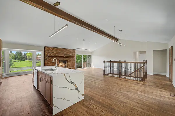 15 Turning Shore DR, South Barrington, IL 60010