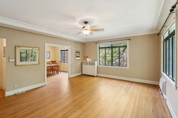 724 Noyes ST #F2, Evanston, IL 60201