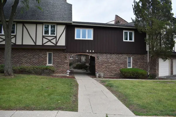 844 Village Quarter RD #B5, West Dundee, IL 60118