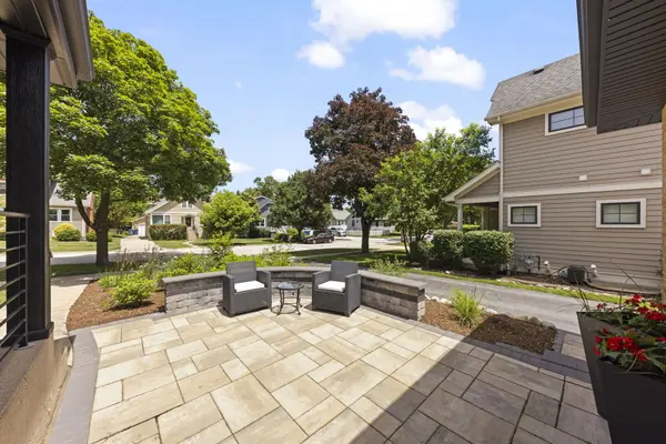 215 8th ST, Downers Grove, IL 60515