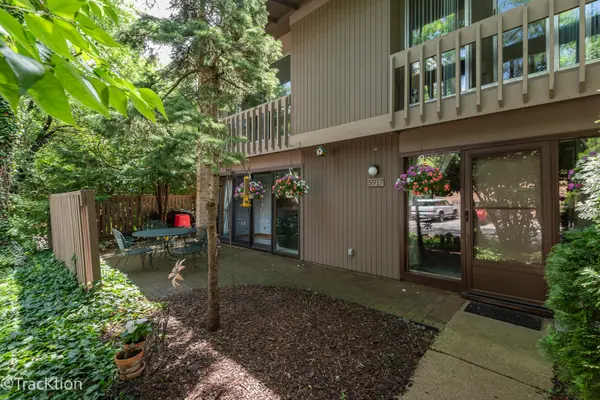 5917 Oakwood DR #141E, Lisle, IL 60532