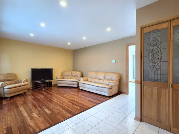 21W105 Flamingo LN, Lombard, IL 60148