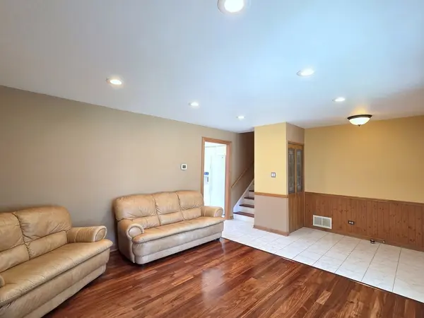 21W105 Flamingo LN, Lombard, IL 60148
