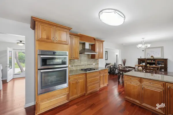 750 Dunhill DR, Buffalo Grove, IL 60089
