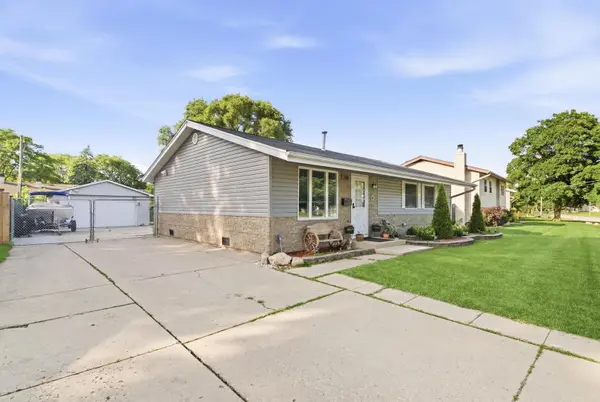 706 Hillside DR, Streamwood, IL 60107