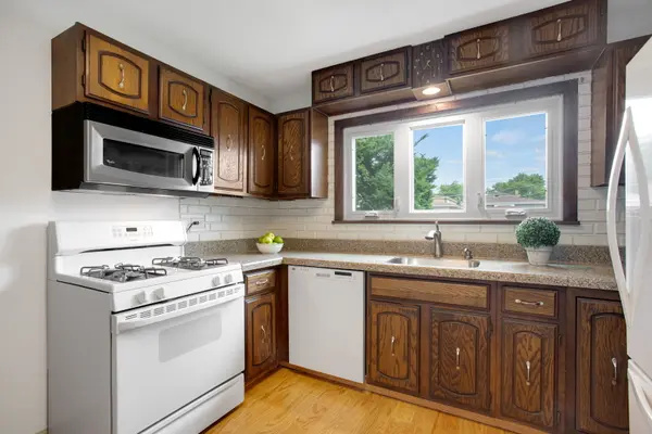 2217 Keystone AVE, North Riverside, IL 60546
