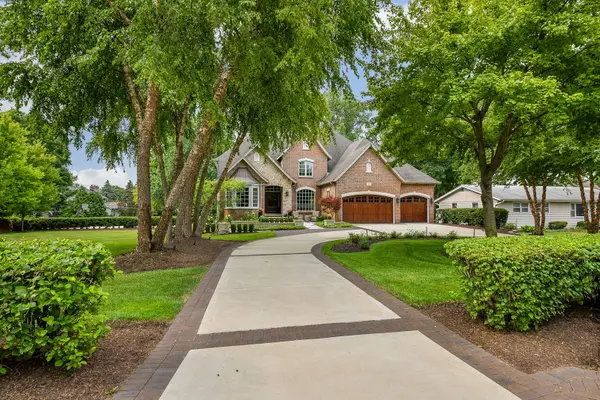 760 E Bauer RD, Naperville, IL 60563