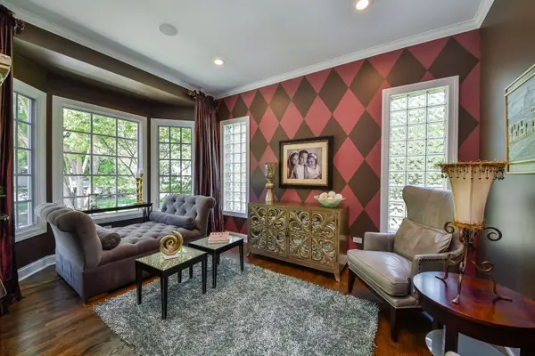 760 E Bauer RD, Naperville, IL 60563