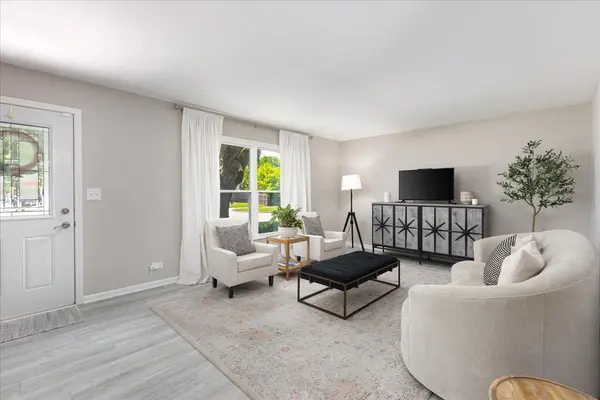 5 Redstart RD, Naperville, IL 60565