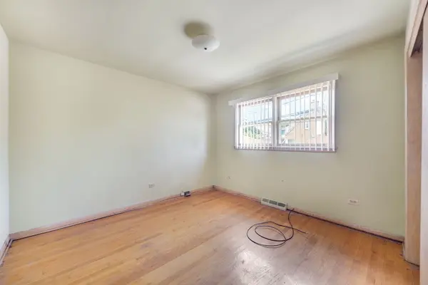 2558 E 93rd ST, Chicago, IL 60617