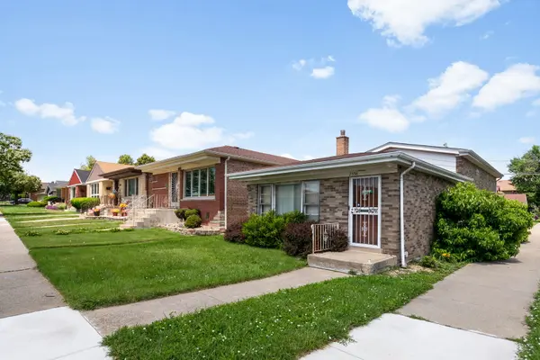 2558 E 93rd ST, Chicago, IL 60617