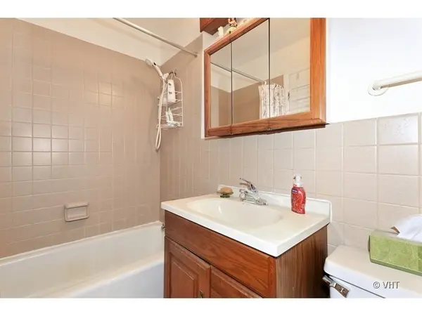 8836 N Western AVE #1D, Des Plaines, IL 60016