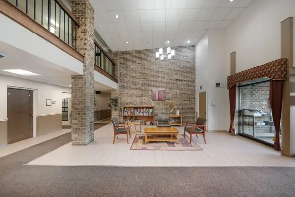 1460 Fairlane DR #307, Schaumburg, IL 60193