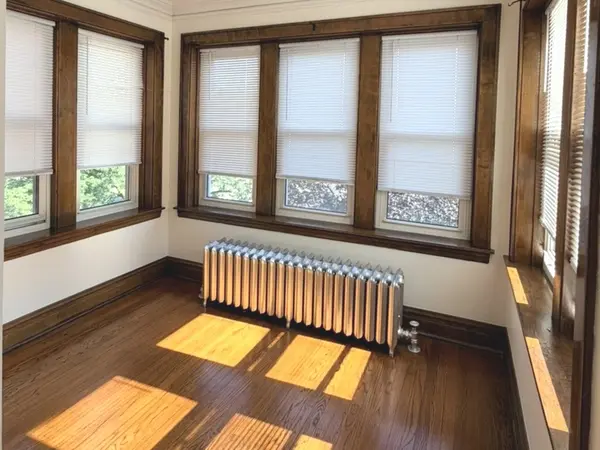 5112 W Sunnyside AVE #2, Chicago, IL 60630