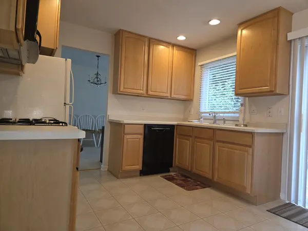 212 N Walnut LN N, Schaumburg, IL 60194
