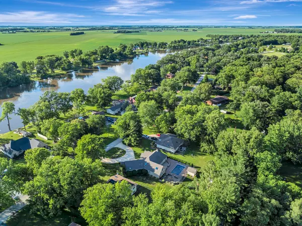 1749 Bittersweet DR, St. Anne, IL 60964