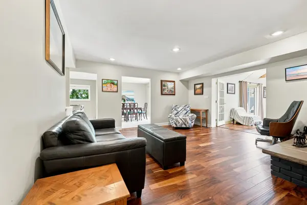 781 Shag Bark LN, Deerfield, IL 60015