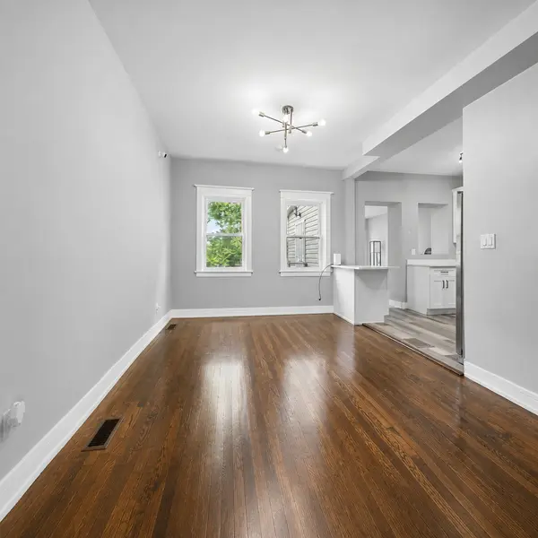 7005 S Eberhart AVE, Chicago, IL 60637