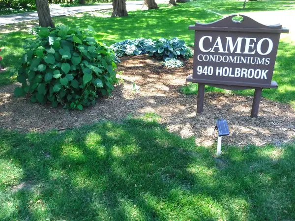 940 Holbrook RD #1A, Homewood, IL 60430