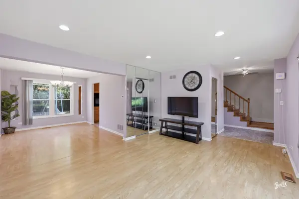 344 E Fox Hill DR, Buffalo Grove, IL 60089