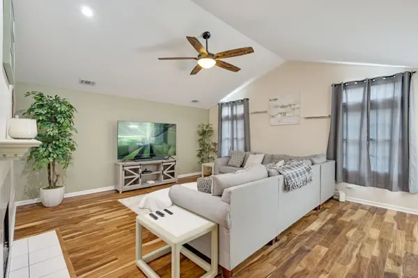 14547 Club Circle DR, Oak Forest, IL 60452
