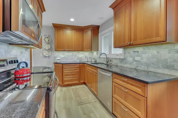 443 Glendale RD, Roselle, IL 60172