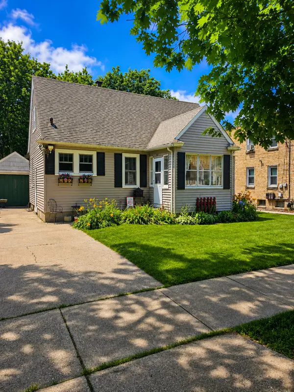 621 Lincoln AVE, Elgin, IL 60120