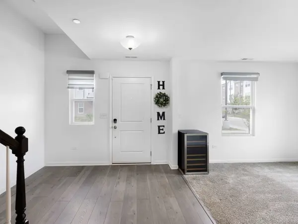 1534 Slade WAY, Des Plaines, IL 60018