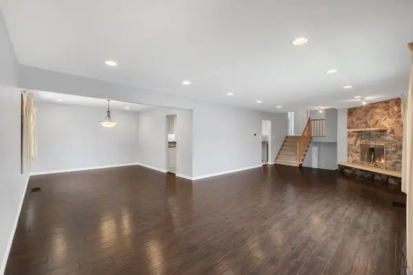9143 Dr Korczak TER, Skokie, IL 60076