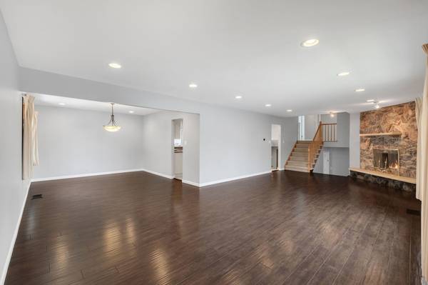 9143 Dr Korczak TER, Skokie, IL 60076