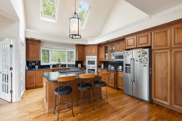 30W174 Forsythia LN, Wayne, IL 60184