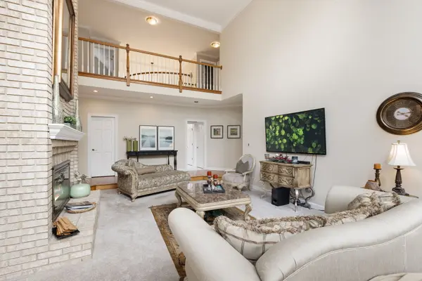 30W174 Forsythia LN, Wayne, IL 60184