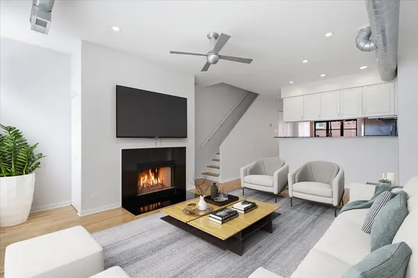 2943 N Lincoln AVE #212, Chicago, IL 60657