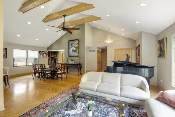 730 Castlewood LN, Deerfield, IL 60015
