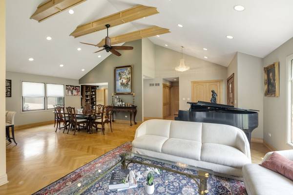 730 Castlewood LN, Deerfield, IL 60015