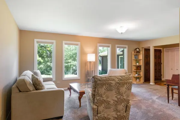 1124 Crane DR, Sleepy Hollow, IL 60118