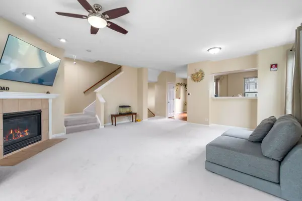 3443 BRADBURY CIR, Aurora, IL 60504