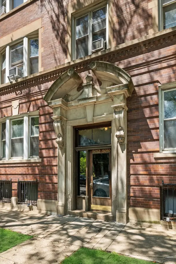 5052 S Blackstone AVE #2, Chicago, IL 60615