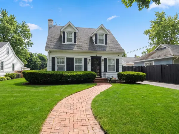 1113 Douglas CT, Waukegan, IL 60085