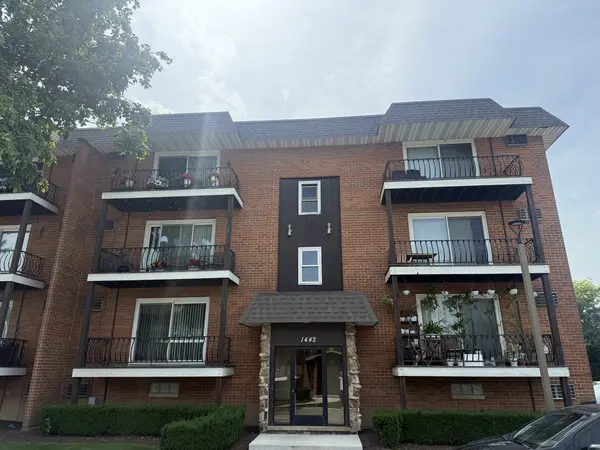 1442 Carriage LN #2, Westmont, IL 60559