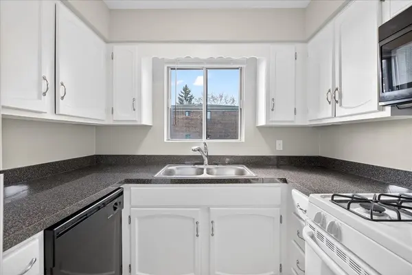 716 W 65th ST #6, Westmont, IL 60559
