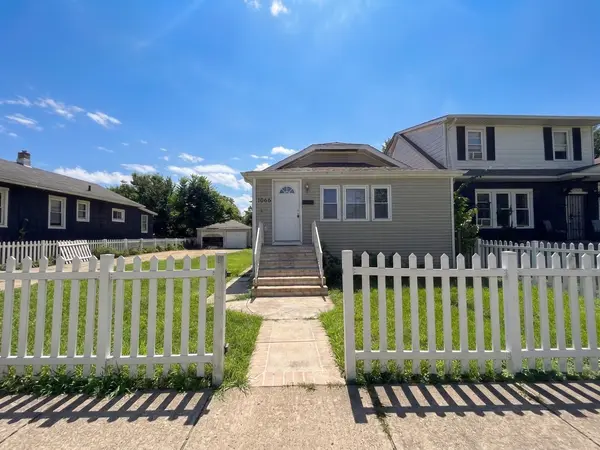 1045 W 104th PL, Chicago, IL 60643