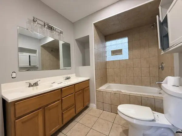 1045 W 104th PL, Chicago, IL 60643