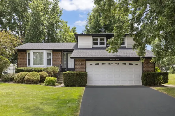 597 Piccadilly LN, Bolingbrook, IL 60440